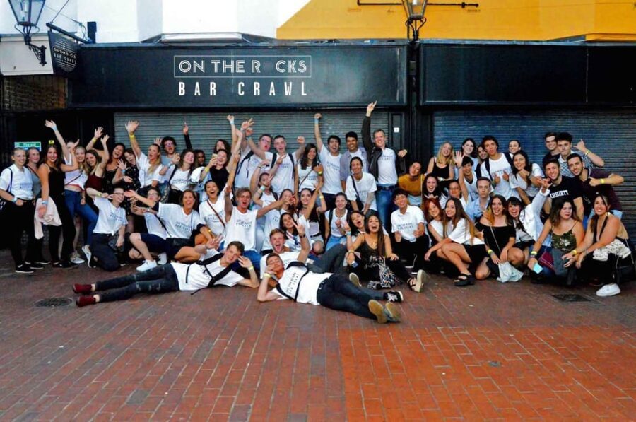Edinburgh's Best Bar Crawl: Free Shots, Discounts, Photos - A Detailed Look at Edinburgh’s Best Bar Crawl