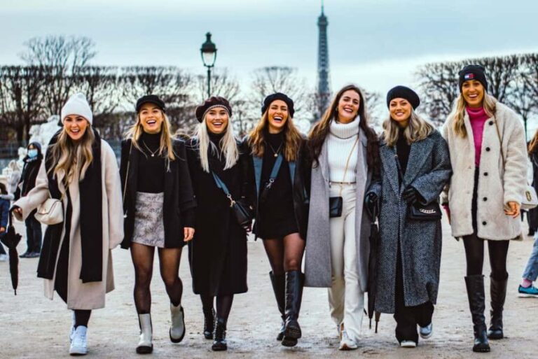 Eiffel Tower Photos: Capture Iconic Memories in Paris - Why Choose a Professional Photoshoot at the Eiffel Tower?