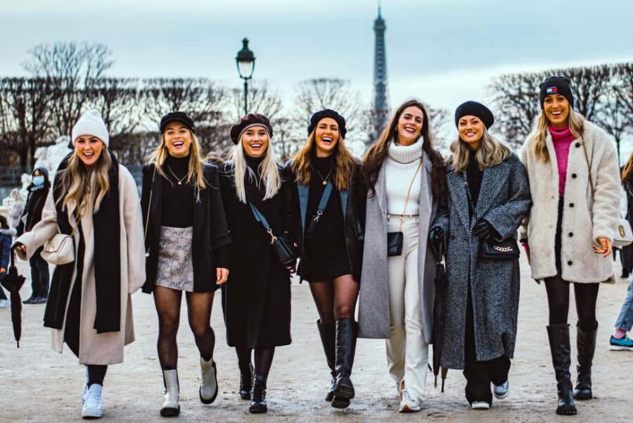 Eiffel Tower Photos: Capture Iconic Memories in Paris - Why Choose a Professional Photoshoot at the Eiffel Tower?