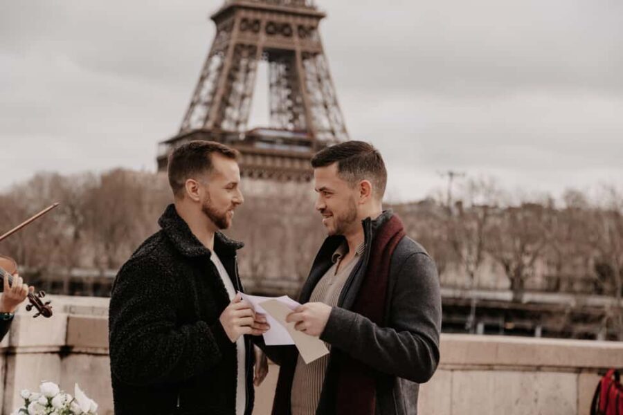 Eiffel Tower Proposal lgbtqia+ / 1h Photographer - The Experience in Practice: What You Can Expect