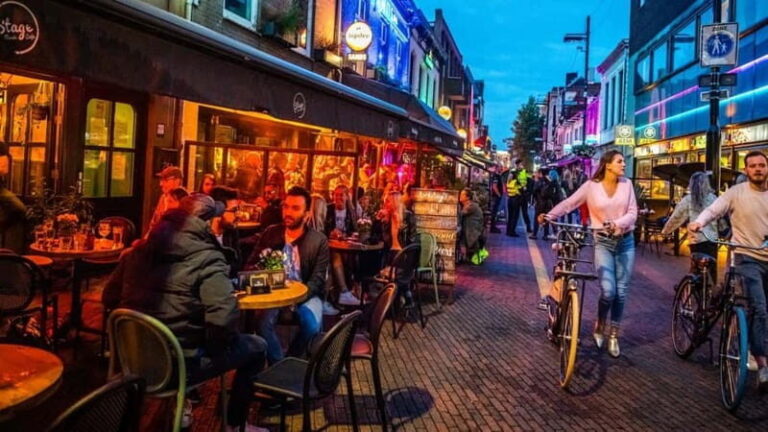 Eindhoven: Pub Crawl with Free Drinks and Entrance - Who Should Consider This Tour?