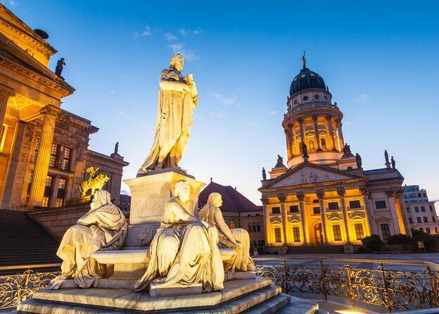 English Comedy Showcase Including Pizza in Berlin Mitte - Practical Information and Tips for Visitors