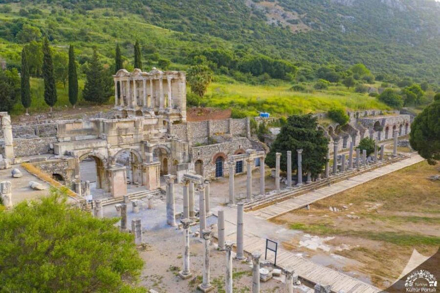 Ephesus & Turkish Bath Tour + Free Experience Museum Visit - Exploring Ephesus with Expert Guidance