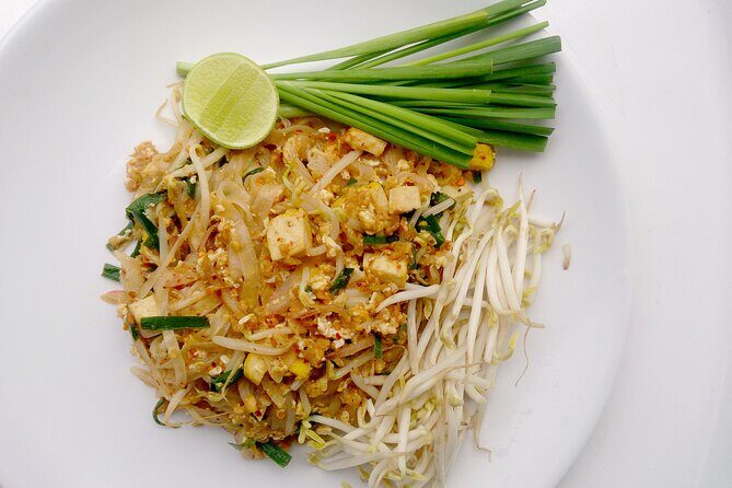 Epic Pad Thai Cooking Class in Denver - The Chef and the Teaching Style