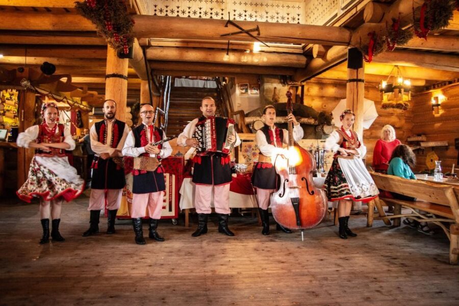 Evening Folk Show, singing, dancing and delicious food!
