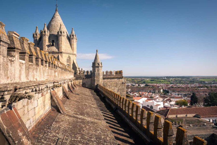 Évora: Private & Flexible Walking Tour in Historic Center - Gardens, University, and Panoramic Moments