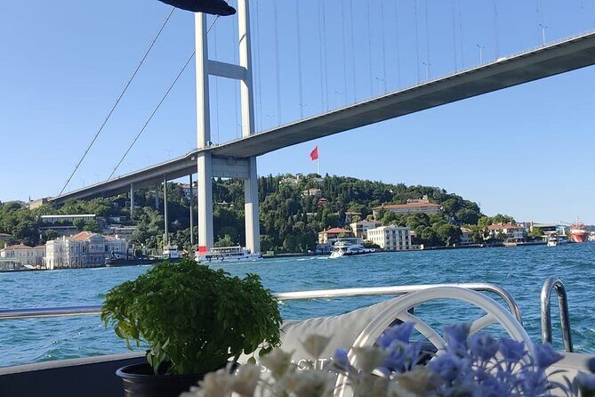 Exclusive Luxury Yacht Bosphorus Sightseeing Cruise in Istanbul - Who Should Consider This Tour?