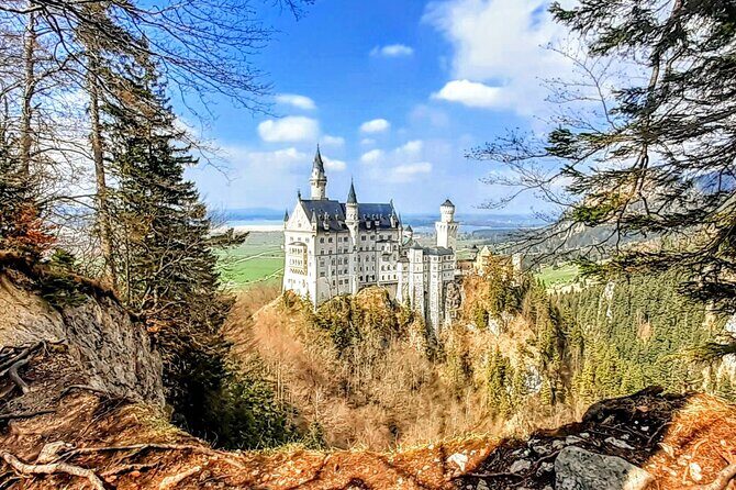 EXCLUSiVE SKIP-THE-CROWDS Neuschwanstein and Linderhof Castle Tour from Munich INCL. TICKETS - Lake Starnberg: A Glimpse into Bavarian Royalty