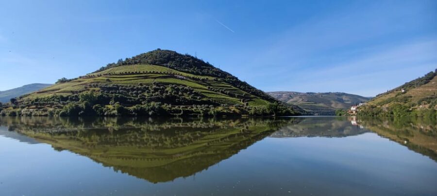 Experience in Pinhão: Wine Tasting, Lunch and Rabelo Boat - A Complete Review of the Pinhão Experience