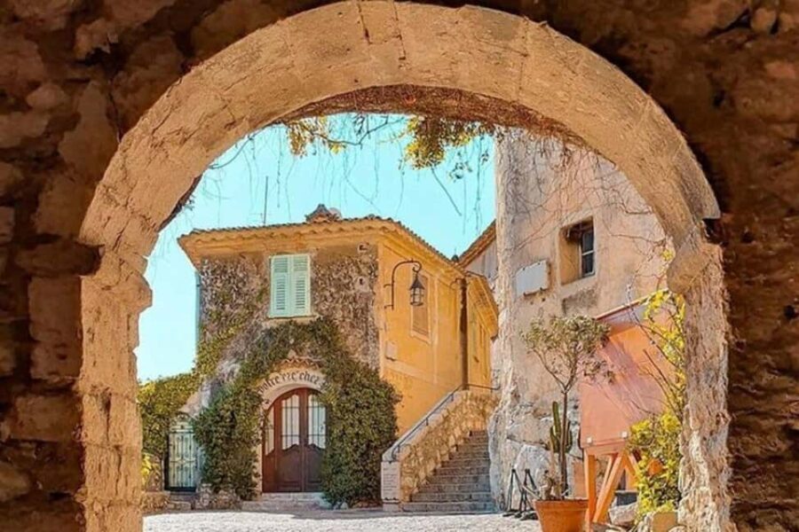 Explore Èze and the Côte dAzur in a Renault Mégane E-Tech" - A Detailed Look at the Experience