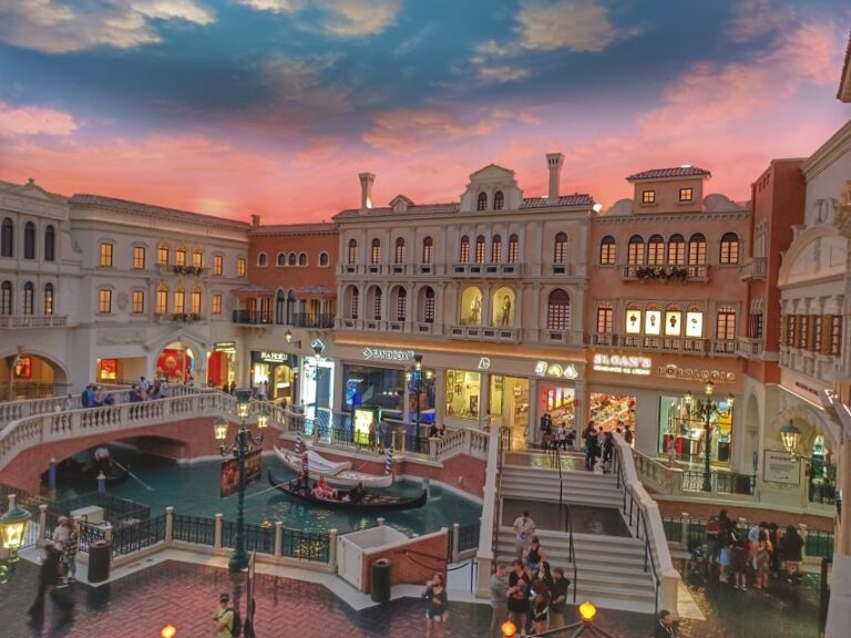 Explore Must-See Spots: Las Vegas Strip Walking Tour - The Itinerary: What to Expect