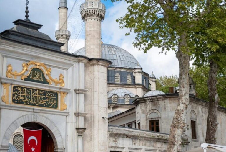 Eyüp Sultan Mosque and Eyüp District Istanbul Walking Tour - Why This Tour Works Well
