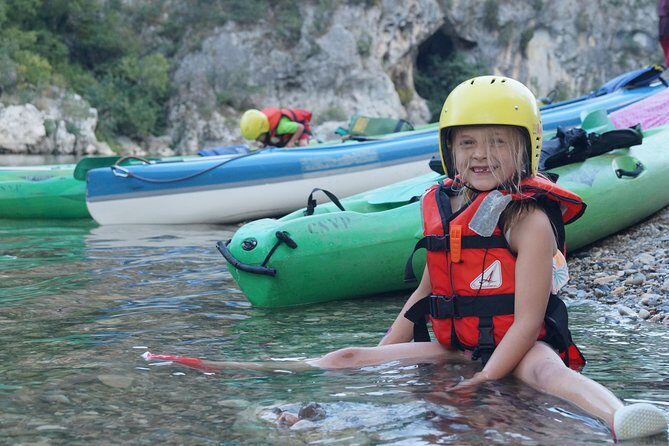 Family canoe trip under the Pont d'Arc - from 3 years old - Authenticity and Value