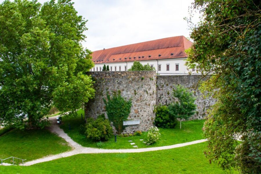 Family Tour of Linz's Old Town, Pöstlingberg and Grottenbahn - Who’s This Tour Best For?