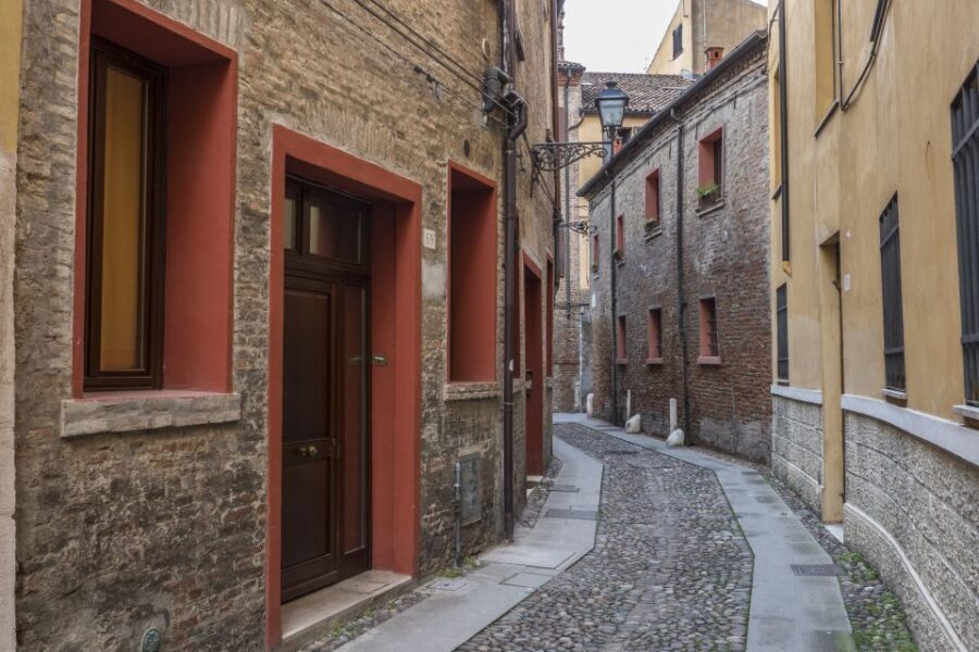 Ferrara: City Highlights Walking Tour with Local Guide - The Practical Side: Why This Tour Works Well