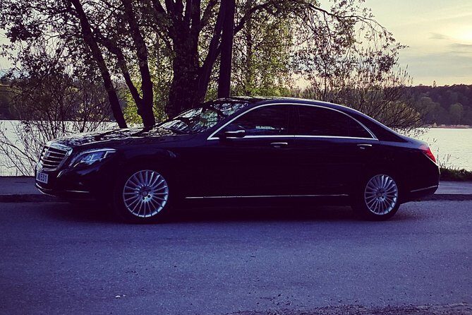 First Class Airport Limousine Transfer: Arlanda Airport to Stockholm City - The Vehicles and Comfort