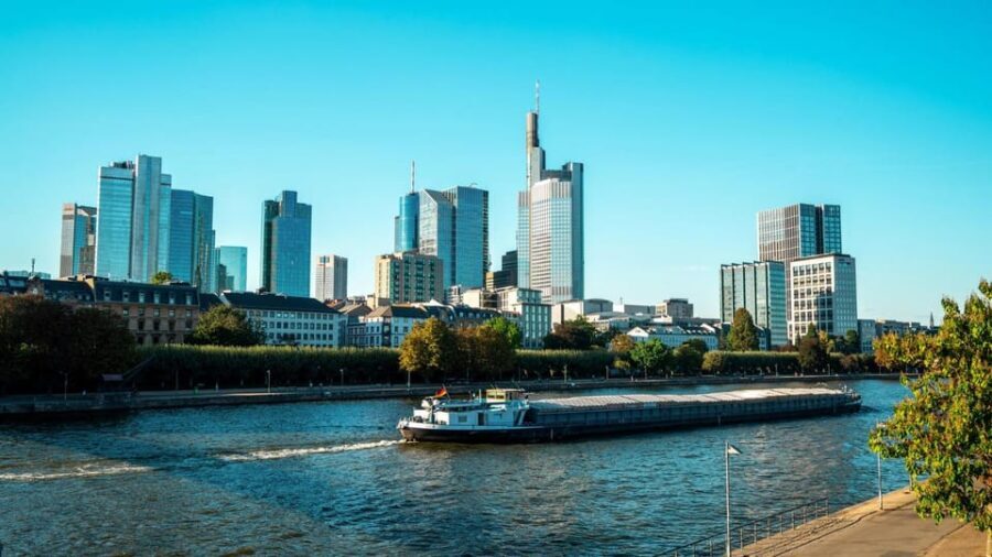 Frankfurt: Insta-Perfect Walk with a Local - Why This Tour Works Well
