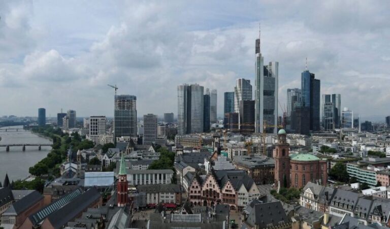 Frankfurt - Old Town Historic Walking Tour - Analyzing the Experience