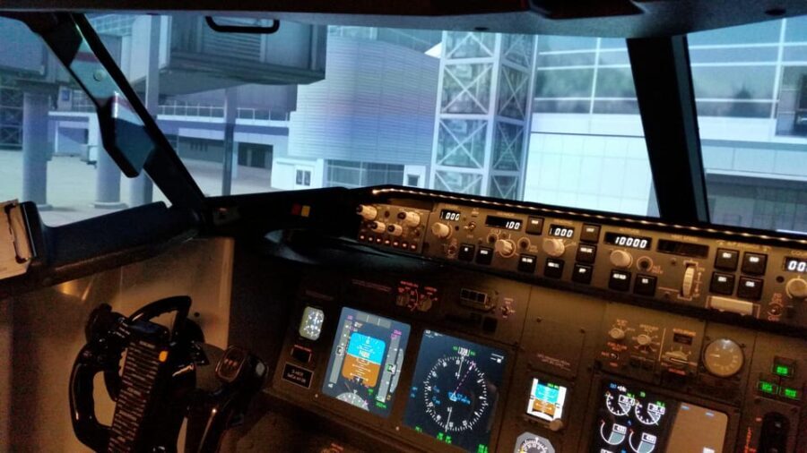 Frankfurt: "Ready for take off" - Flight Simulator B737 - Exploring the Flight Simulator Experience in Frankfurt