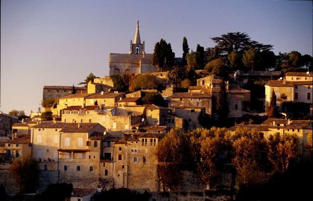 From Aix-en-Provence: Luberon Hilltop Villages Half-Day Tour - Lourmarin: The First Stop