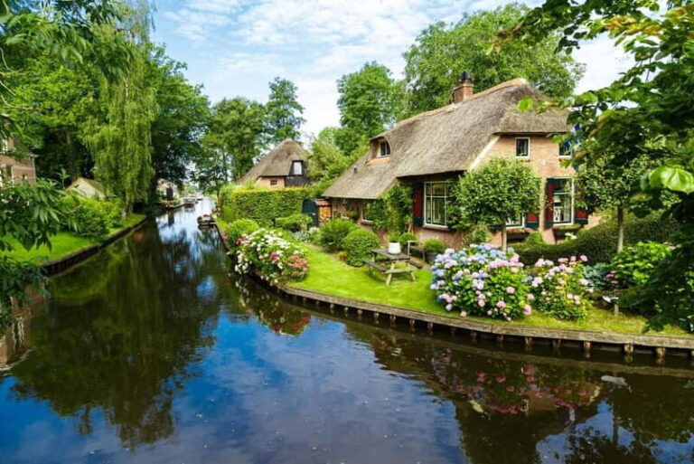 From Amsterdam: Explore Giethoorn Private Guided Tour by Car - Is It Worth the Cost?