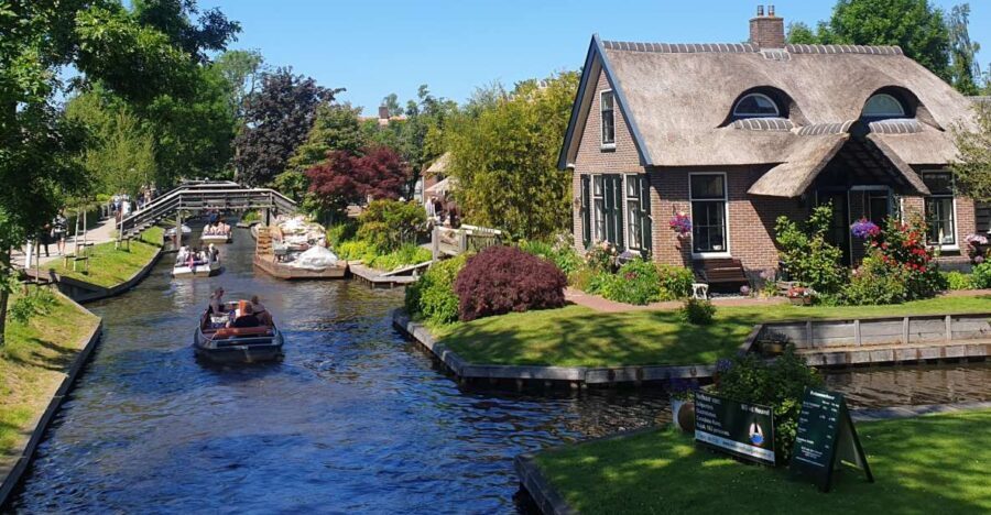 From Amsterdam: Giethoorn Day Trip with Small Electric Boat - The electric boat cruise: a highlight youll remember