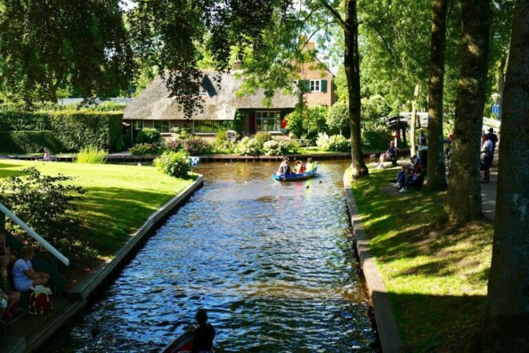 From Amsterdam: Private Sightseeing Tour to Giethoorn - An In-Depth Look at this Private Giethoorn Tour