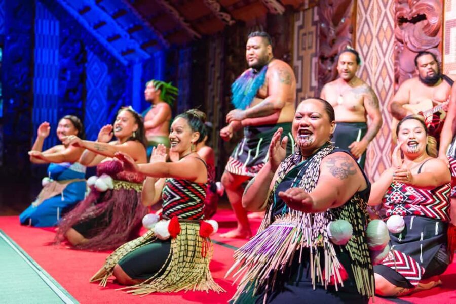 From Auckland: 6-Day Northland Tour with German Guide - Value and Practicalities