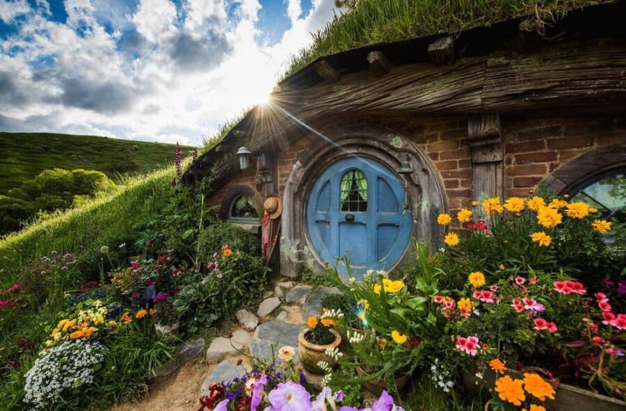 From Auckland: Hobbiton & Hamilton Gardens Small Group Tour - What Makes This Tour Stand Out
