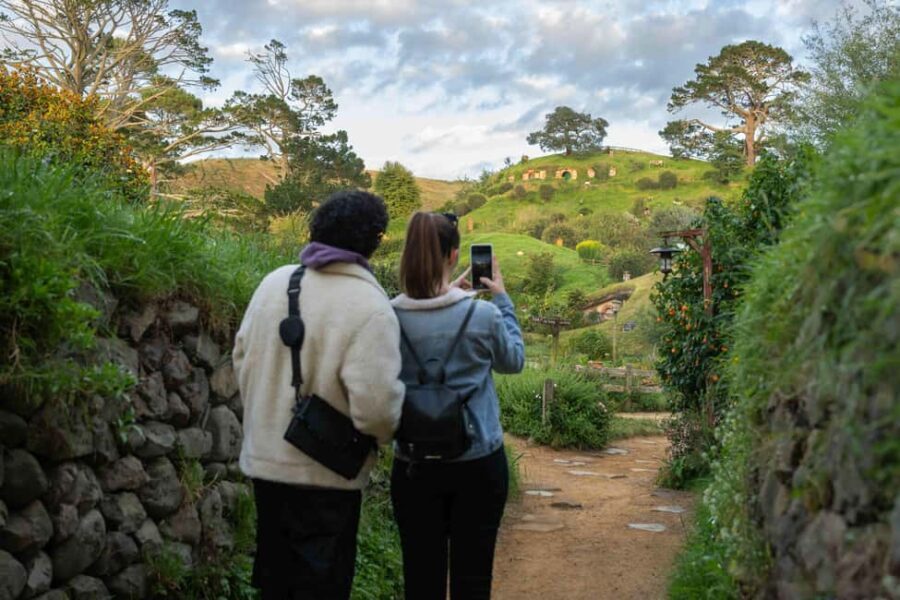 From Auckland: Hobbiton Movie Set Trip with Guided Tour - What Makes This Tour Stand Out