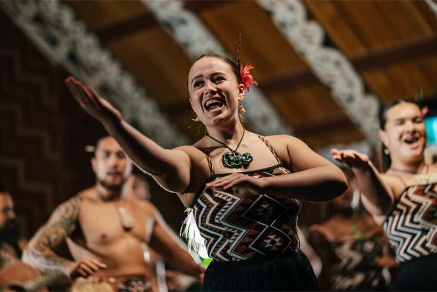 From Auckland: Rotorua Te Puia, Haka & Polynesian Spa Tour - Exploring Rotorua: A Geothermal Wonderland