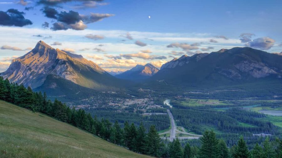 From Banff: Banff Wildlife & Scenic Highlights Premium Tour - FAQs