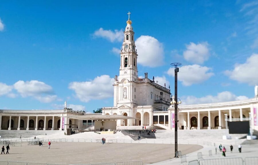 From Coimbra: Sanctuary of Fátima and village of the Little Shepherds - A Complete Look at the Fátima Tour from Coimbra