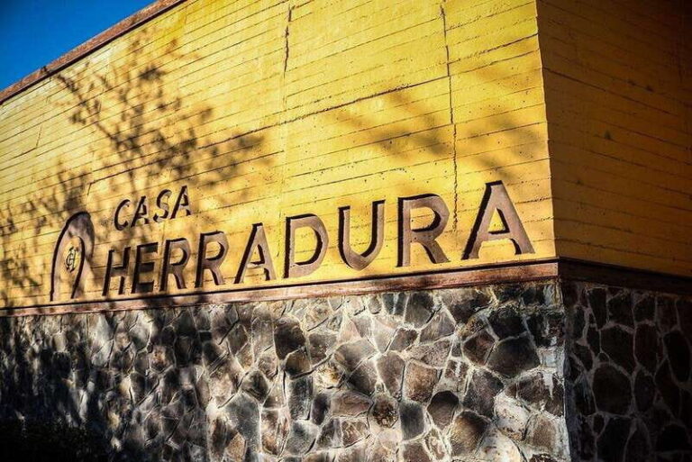 From Guadalajara: Visiting Hacienda Casa herradura. Unique! - Who Will Appreciate This Tour?