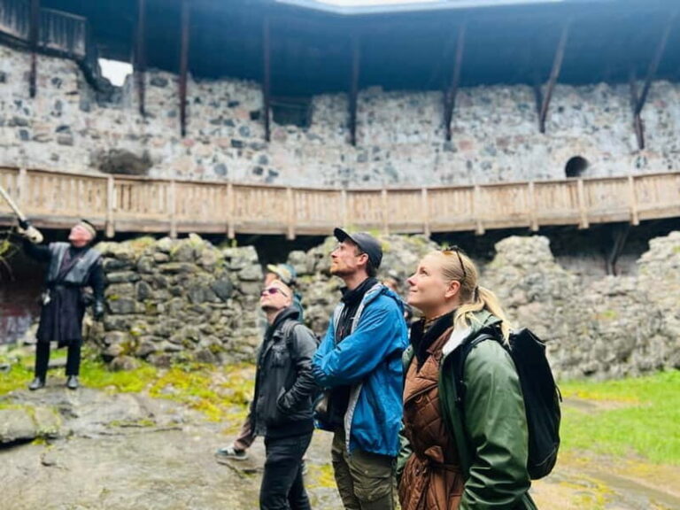 From Helsinki: Raasepori Castle Ruins & Ekenäs Old Town - Exploring Ekenäs Old Town