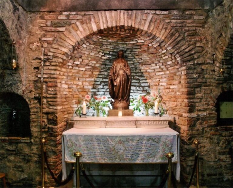 From Istanbul: 2 days Pamukkale and Ephesus Tour - FAQs