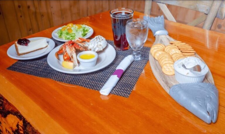 From Ketchikan: Crab Feast Lunch at World Famous Lodge - The Lodge and Its Atmosphere