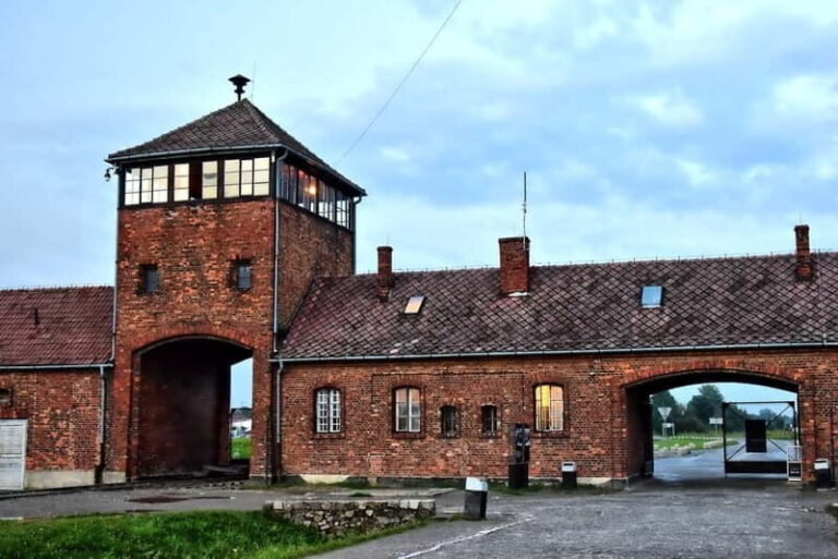 From Krakow: Auschwitz-Birkenau Guided Tour & Transportation - Visiting Auschwitz I and Birkenau