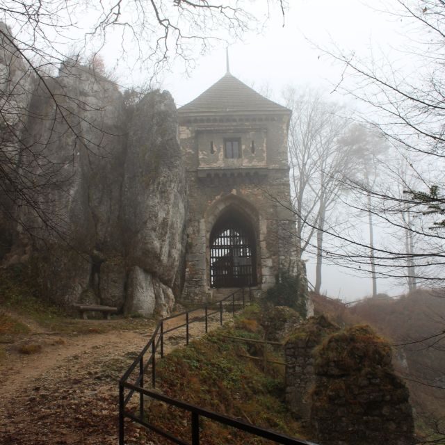 From Kraków: Ojców National Park and Pieskowa Skaa Castle - Pieskowa Skaa Castle – A Renaissance Treasure