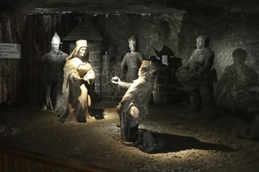From Krakow: Wieliczka Salt Mine Tour in Italian - A Detailed Look at the Wieliczka Salt Mine Tour