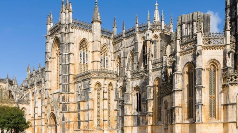 From Lisbon: Big Waves Nazaré, Óbidos & Batalha - Why This Tour Works Well