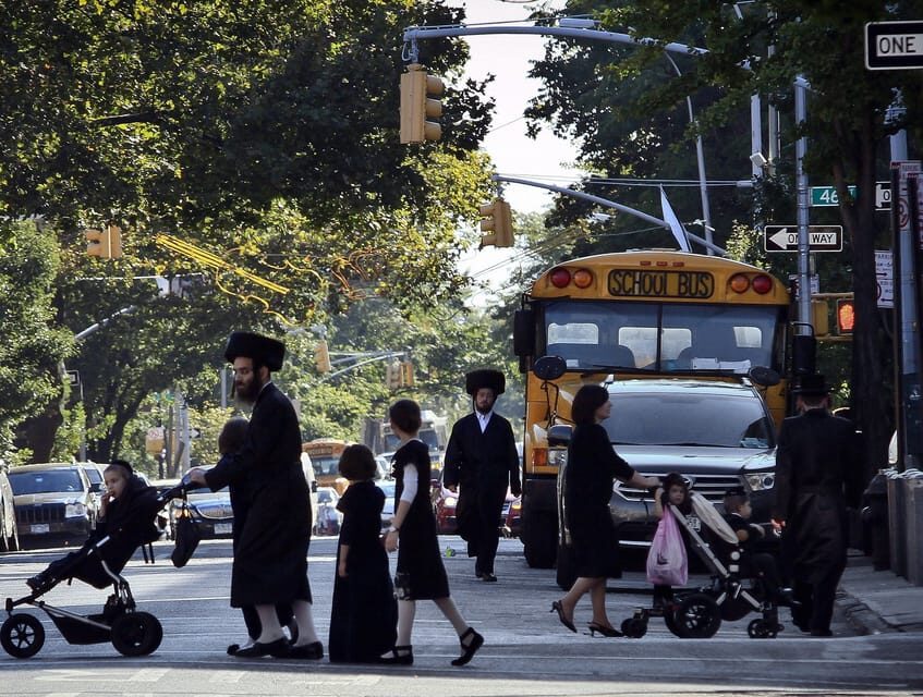 From Manhattan: 5-Hour Bronx, Queens, and Brooklyn Bus Tour - Exploring the Tour in Detail