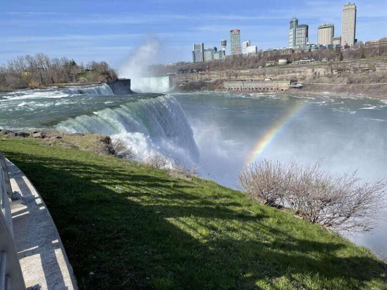 From NYC: Guided Niagara Falls Full-Day Trip - A Deep Dive into the Niagara Falls Day Trip