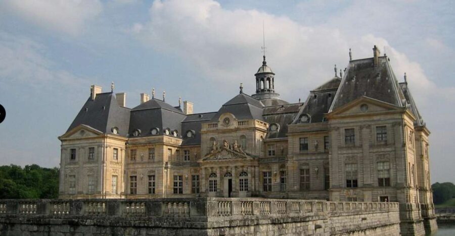 From Paris: "le Grand Noël Vaux le Vicomte & Fontainebleau" - A Deep Dive into the Experience