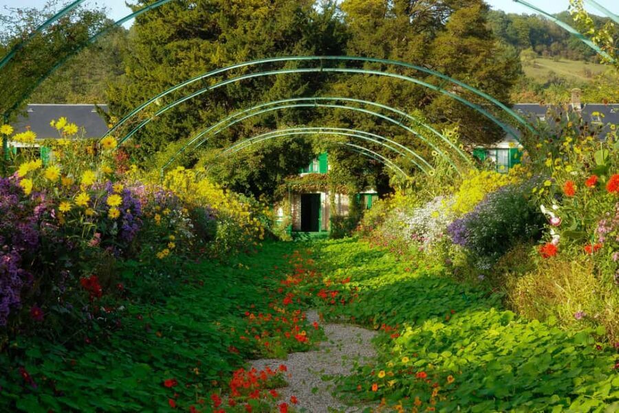 From Paris: McArthurGlen Center & Monet's Givern House Visit - How the Tour Is Structured