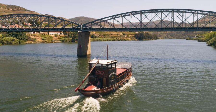 From Pinhão: Douro Valley Rabelo Boat Tour with Audio Guide - Detailed Itinerary Breakdown