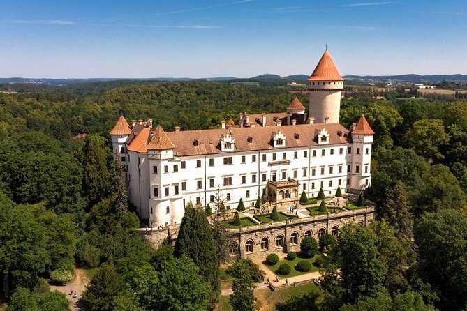 From Salzburg to Prague, Private Transfer with 2h of Sightseeing - The Sum Up