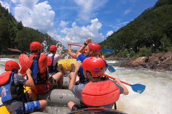Full Ocoee River Rafting Adventure with a Riverside Lunch