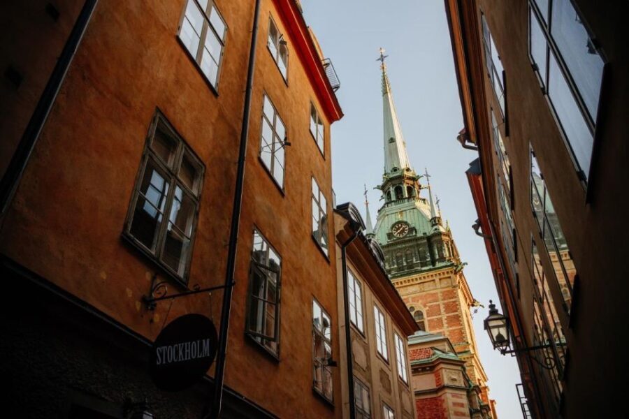 Gamla Stan: Essential Tour of Stockholm - Exploring the Parliament and Riddarholmen