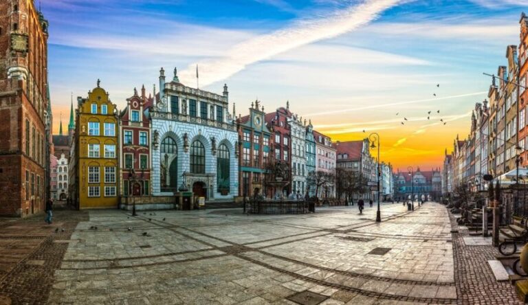 Gdansk Old Town: German Influence Walking Tour - The 2-Hour versus 3-Hour Experience
